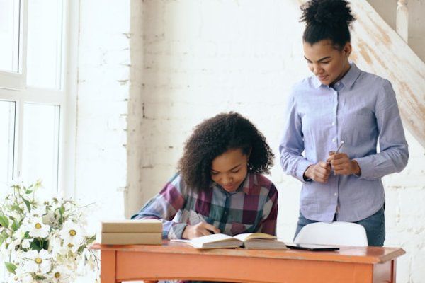 Learn from a renowned, international faculty